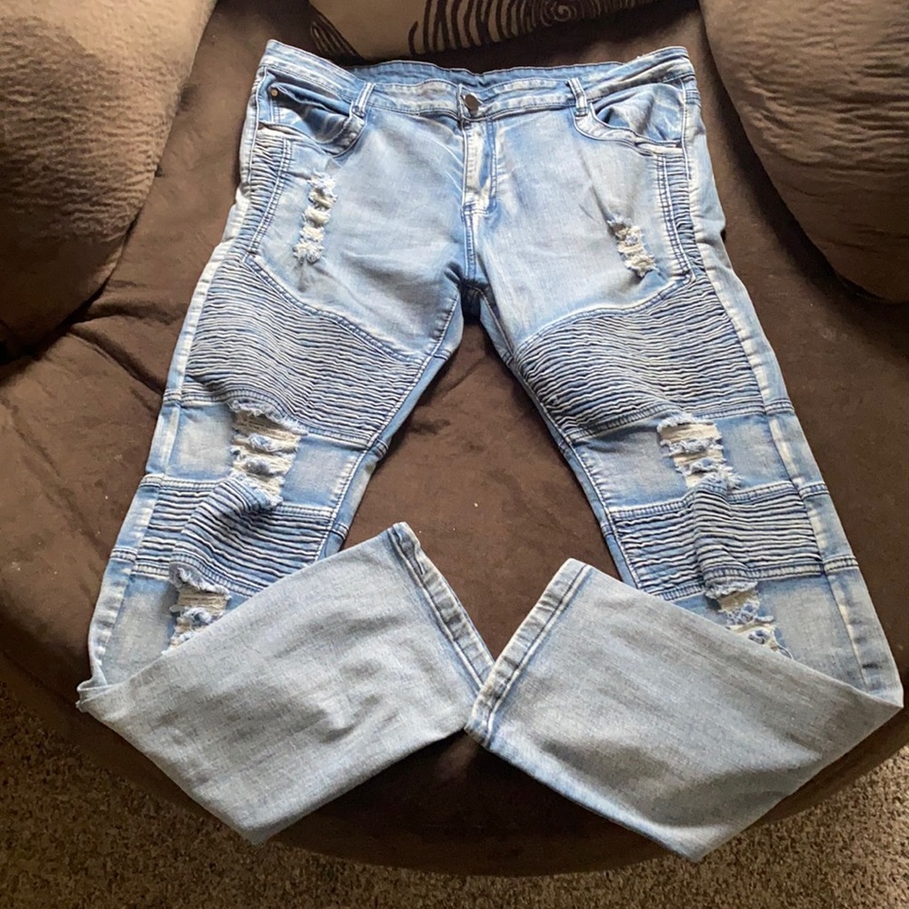 Men's size 40 Distressed Jeans